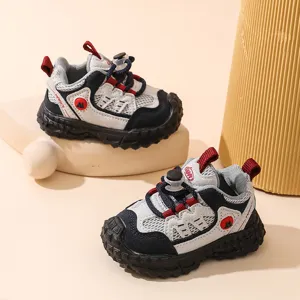 Atmungsaktive Mesh-Kleinkind-Sportschuhe für Jungen und Mädchen mit rutschfester Sohle.