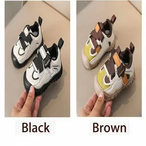 Detail peuter loopschoenen, ademende zachte babyschoentjes voor eerste stappen in zwart bruin.