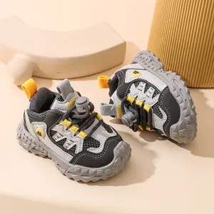 Atmungsaktive Mesh-Kleinkind-Sportschuhe mit rutschfester Sohle für Babys im Frühling und Herbst.