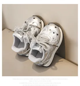 Baskets bébé à pois argentés chaussures décontractées d'automne pour enfants à lacets.
