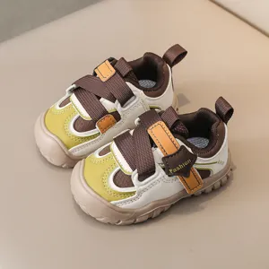 Comfortable peuter sneakers met dubbele klittenbandsluiting, ademende babyschoenen.