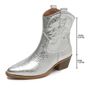 Bottes de cowboy western argentées métalliques pour femmes avec bout pointu et talon carré.