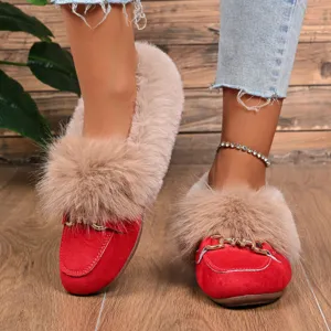 Chaussures plates femme hiver chaudes et duveteuses avec boucle mors métal et doublure.