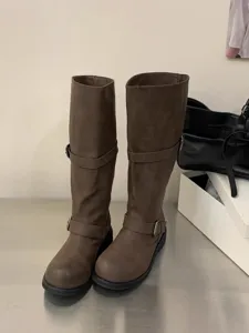 Vintage brown buckle slouchy boots for women, comfortable thick heel round toe long boots.