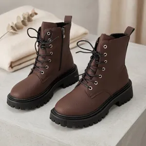 Braune Plateau-Schnürstiefeletten aus Leder mit seitlichem Reißverschluss für Damen.