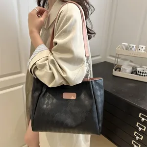 Large capacity women tote bag stylish quilted shoulder handbag casual fashion commuting purse