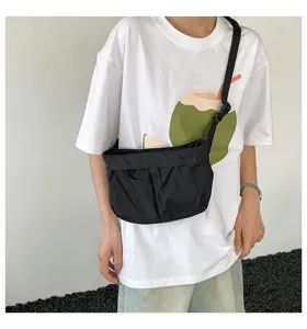 Casual zwarte nylon crossbody schoudertas voor dames, eenvoudige dagelijkse stijl tas.