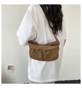 Casual effen crossbody tas voor dames, minimalistische stoffen schoudertas voor dagelijks.