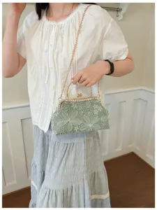 Green floral embroidered kiss-lock handbag elegant shoulder bag with golden chain strap