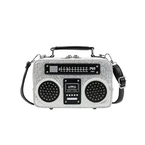 Borsa a tracolla novità a forma di radio, borsa lucida glitterata con tracolla regolabile.