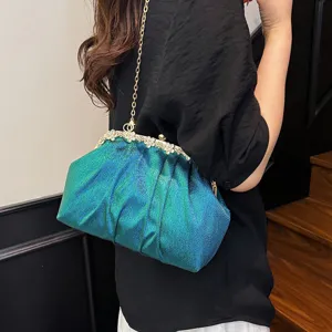 Magnifique pochette de soirée verte métallique avec fermoir fleur strass et chaîne femme.