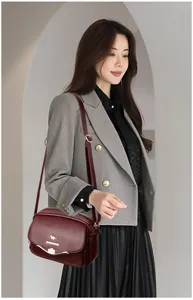 Classic women's PU leather crossbody shoulder bag with elegant flap and metal clasp.
