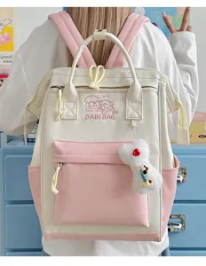 Niedlicher japanischer Farbblock Rucksack mit grossem Fassungsvermögen und Plüschhänger.