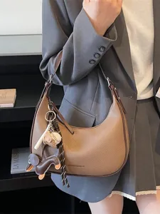 Koreanischer Stil braune Halbmond Hobo Umhängetasche mit niedlichen Anhängern Leder.