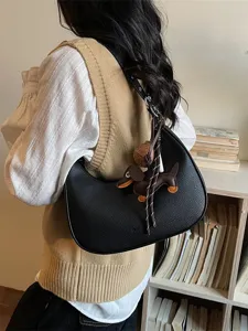 Schwarze Damen Halbmond Hobo Schultertasche mit Hund Anhänger im koreanischen Modestil neu.