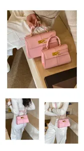 Élégant sac à main bandoulière en cuir rose pour femme, design classique avec fermoir métal.
