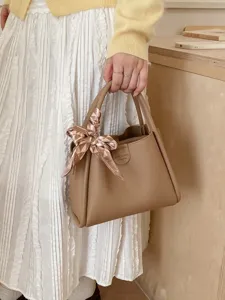 Elegante luxuriöse Damen Leder Umhängetasche, weiche Beuteltasche mit modischem Schal