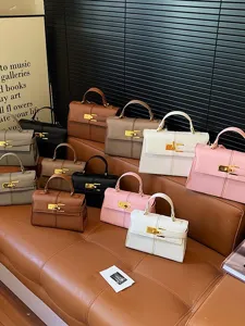 Élégant sac à main pour femme, sac porté épaule classique en cuir PU avec serrure.