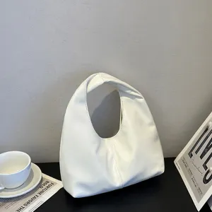 Bolso de axila blanco minimalista para mujer, elegante bolso de hombro hobo liso de verano.