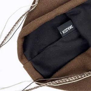 Braune Strickmütze Innendetail slouchy Mütze weich bequem Herbst Winter Alltag tragen