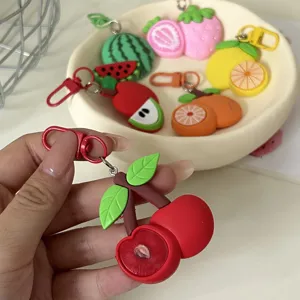 Dettaglio portachiavi frutta dopamina carini, ciondoli anguria e ciliegia in silicone.