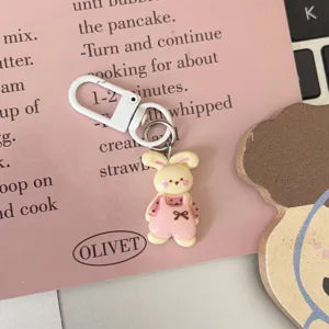 Portachiavi con coniglietto cartoon carino con salopetta rosa e gancio moschettone bianco.