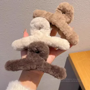 Large furry hair claw clip for women autumn winter warm plush shark clip elegant hair accessories