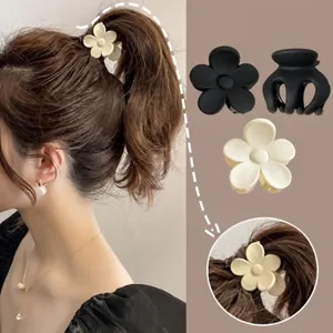 Molla per capelli a fiore opaco per coda di cavallo alta, accessorio elegante nero e bianco.