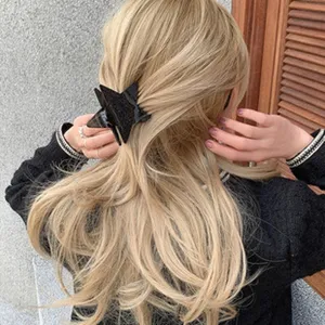 Schwarze Stern Haarklammer Y2K Stil geometrisches Haaraccessoire fur Damen Detailansicht