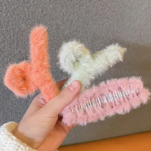Pince à cheveux pelucheuse douce et grande pince requin pour femme accessoire hiver