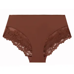 Vue détaillée de culotte en dentelle pour femme motif floral latéral tissu confortable design.