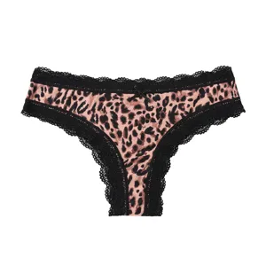 Tanga leopardato sexy da donna con bordo in pizzo nero e fiocco carino. Vista di dettaglio.