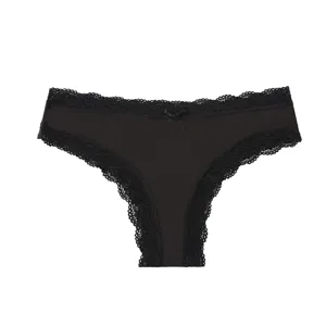 Slip da donna nero con bordo in pizzo e grazioso fiocco, comodo ed elegante.