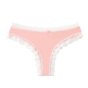 Tanga in pizzo rosa con grazioso fiocco, dettaglio di sottoveste femminile a vita bassa.