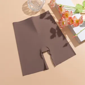 Short de sécurité femme en soie de glace marron uni confortable, détail sous-vêtement respirant.