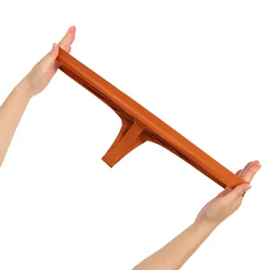 Tanga a vita bassa senza cuciture arancione, design traspirante ed elastico per le donne.