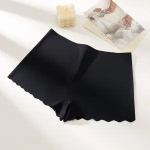 Schwarze nahtlose Boxershorts mit Wellenrand für Damen atmungsaktive Unterwäsche Detail.