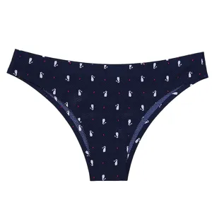 Primo piano dettagliato di slip da donna senza cuciture blu scuro con stampa cigno.
