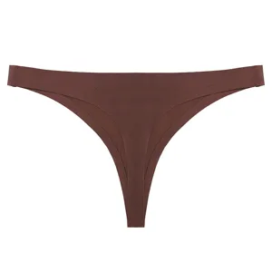 Primo piano dei dettagli del tanga marrone senza cuciture, design a vita bassa.