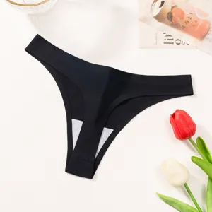 Dames seamless effenkleur tanga ondergoed, minimalistische ademende string in detailweergave.