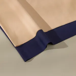Dettaglio del tessuto intimo senza cuciture, materiale unito traspirante, consistenza.