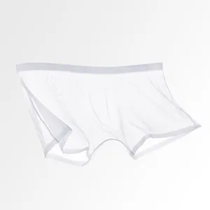 Vista dettagliata del tessuto a rete trasparente leggero e traspirante per boxer da uomo estivi.