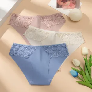 Women's low-waist seamless panties with floral lace trim, breathable and sexy briefs.
