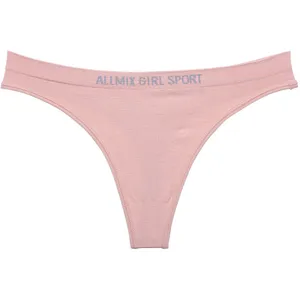 Vista dettagliata di perizoma sportivo rosa, con tessuto traspirante e cinturino confortevole.
