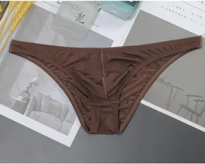 Men's low-rise solid color briefs, breathable smooth fabric, stylish comfortable underwear for men.