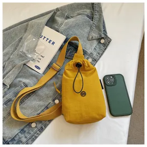 Lässige gelbe Umhängetasche, leichte Canvas-Brusttasche für Outdoor-Reisen und Alltag.