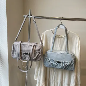 Lässige Damen Umhängetasche aus Nylon mit Kordelzug, trendige Pendler Handtasche stilvoll.