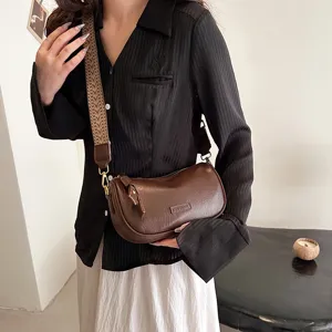 Retro braune Damen Umhängetasche, Vintage PU Leder Crossbody Tasche mit breitem Gurt für Alltag.