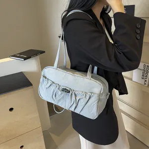 Detailansicht der modischen Plissee Kordelzug Achseltasche fur Damen im Alltag pendeln.