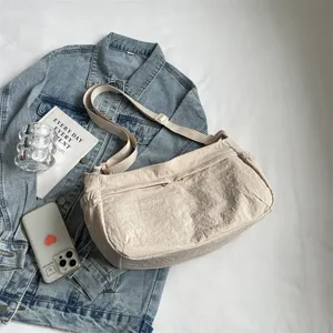 Lässige Nylon-Umhängetasche für Damen, leichte Alltagstasche mit großer Kapazität.